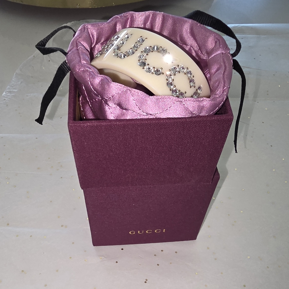 Authentic!! GUCCI "DEADSTOCK" IVORY Cuff Bracelet with Silver Rhinestones - Picture 12 of 16